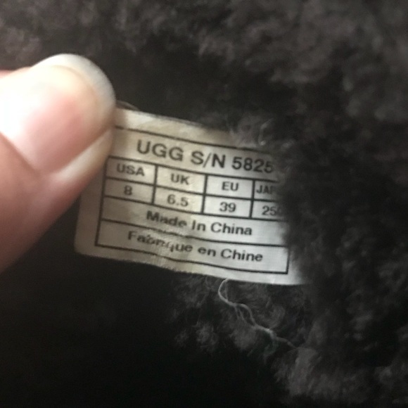 UGG Woman’s Short Boots Size 8 - Picture 5 of 8
